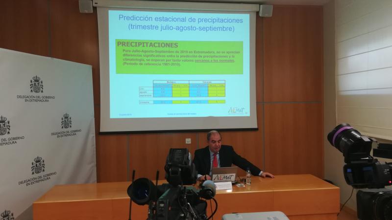Un instante de la rueda de prensa del delegado de la AEMET en Extremadura