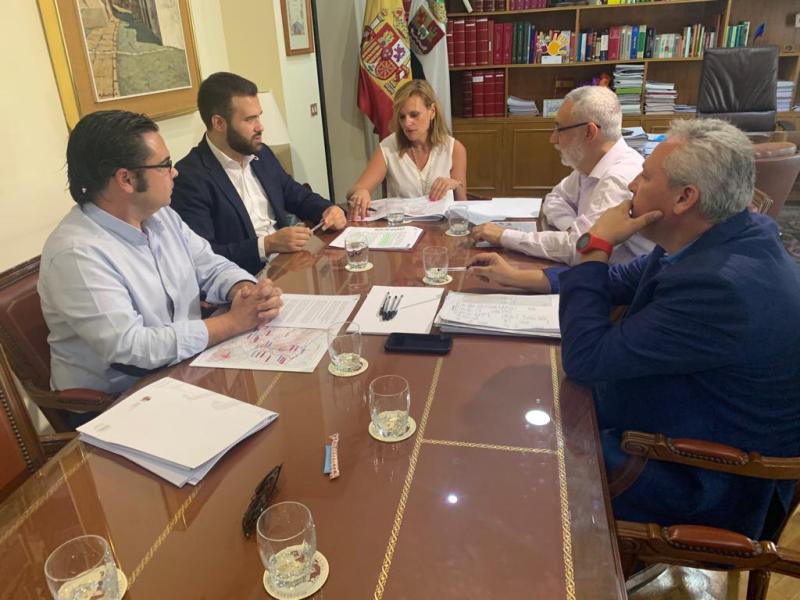 Un instante de la reunión con el alcalde de Cáceres