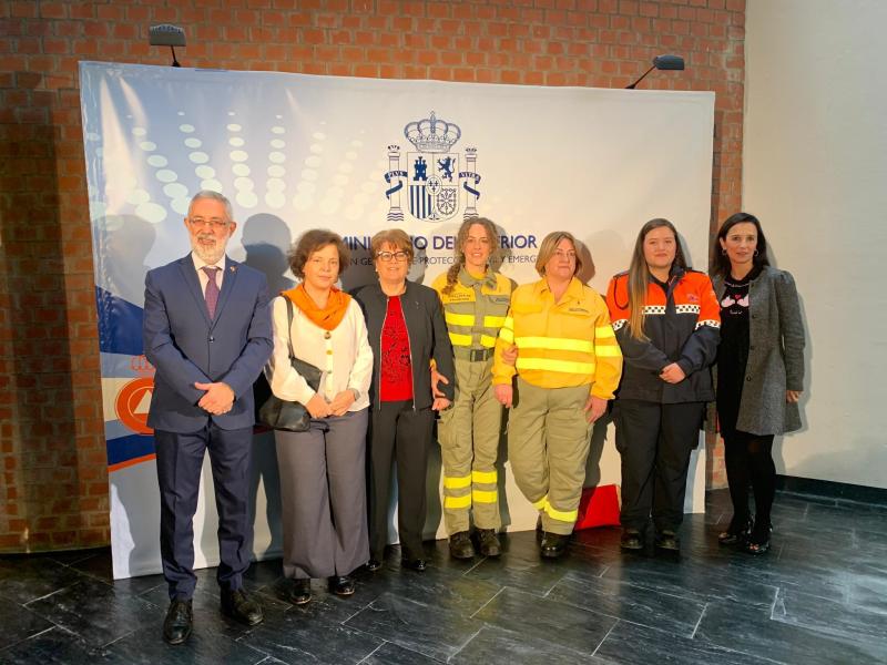 Las galardonadas junto al subdelegado del Gobierno en Cáceres