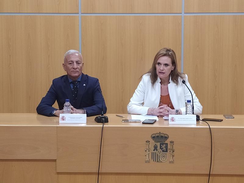 La delegada del Gobierno y el subdelegado de Badajoz durante su comparecencia ante los medios