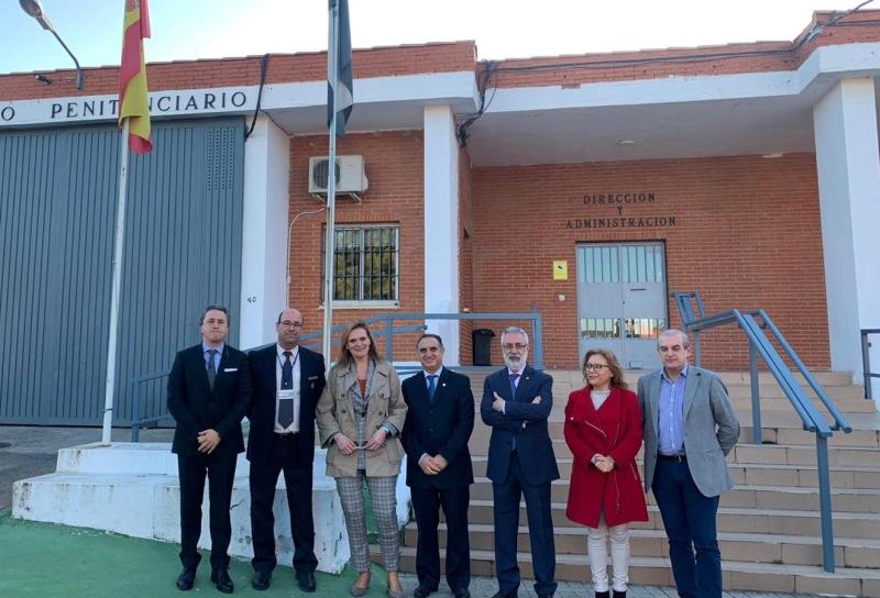 Un instante de la visita de la delegada del Gobierno en Extremadura al Centro Penitenciario de Cáceres