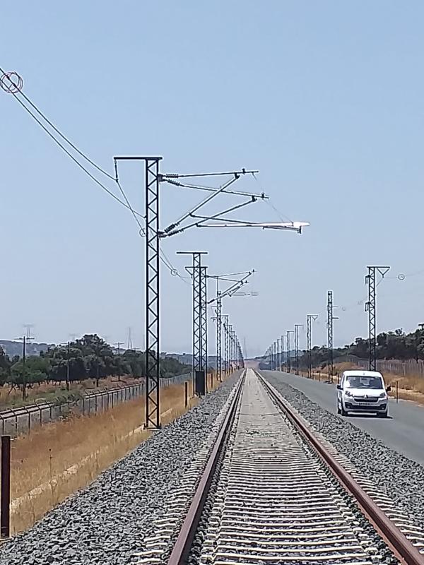 Adif AV licita la asistencia técnica de la electrificación del tramo Bifurcación Peñas Blancas- Mérida- Badajoz- Frontera portuguesa 