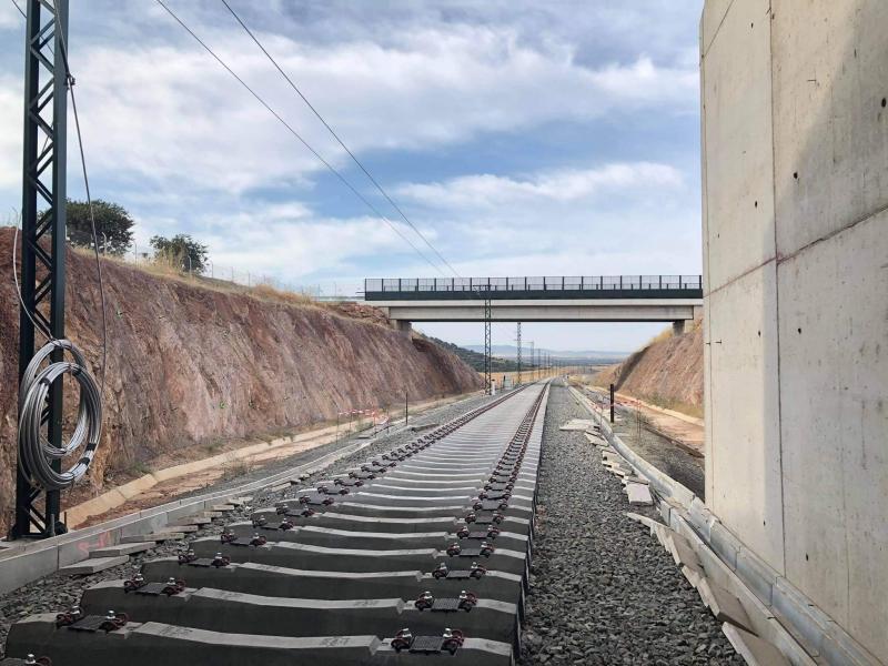 Mitma aprueba provisionalmente el Estudio Informativo del proyecto de la línea ferroviaria de Alta Velocidad Madrid-Extremadura, tramo Madrid-Oropesa