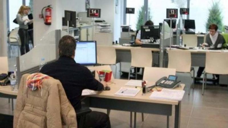 De los 3.404 empleados públicos de la AGE en Extremadura, 2.838 (83,3%) trabajan ya de forma presencial.