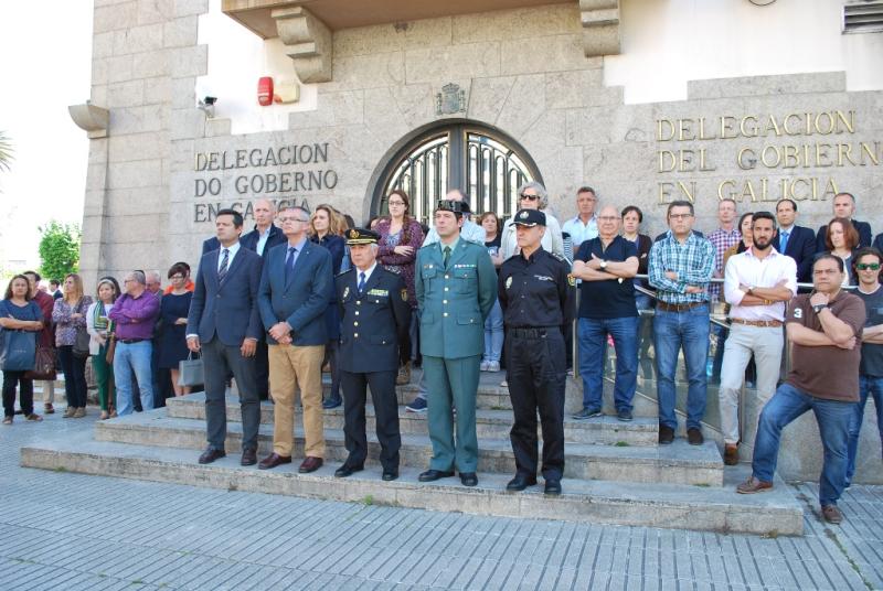 Imagen del minuto de silencio guardado hoy en la Delegación del Gobierno en Galicia