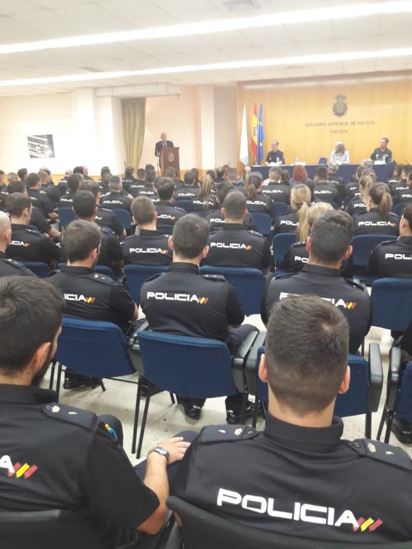 Javier Losada resalta el compromiso del Gobierno para reforzar la plantilla de la Policía Nacional en Galicia con 130 nuevos agentes 
