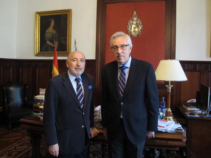 El delegado del Gobierno, Javier Losada, visita la sede del Poder Judicial en Galicia  