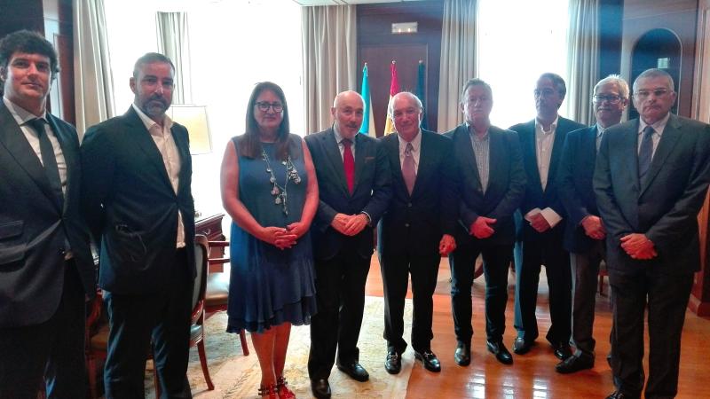 El delegado del Gobierno en Galicia aborda con los empresarios coruñeses medidas para dinamizar la economía  