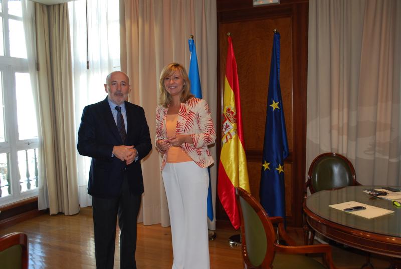 El delegado del Gobierno en Galicia con la secretaria general de Política Territorial