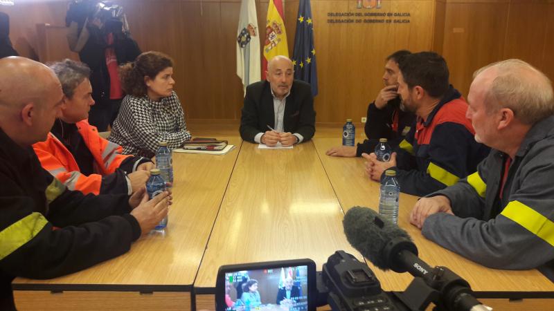 El delegado del Gobierno en Galicia insiste en trabajar para “convencer” a Alcoa de que su actividad es “rentable” y debe “mantenerla”