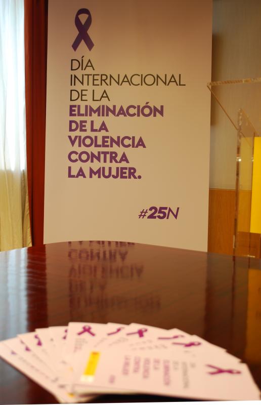 La mesa redonda se celebra dentro de los actos del Día de la Eliminación de la Violencia contra la Mujer 