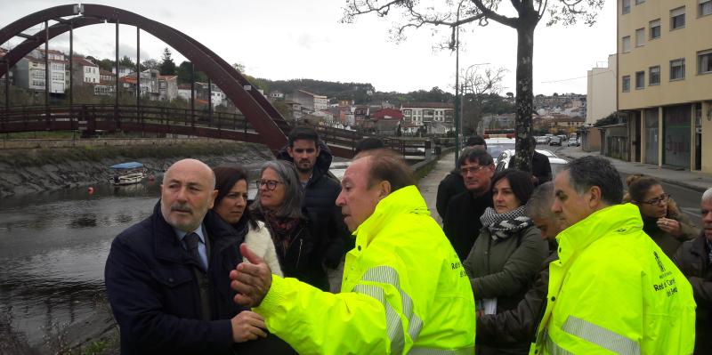 El delegado del Gobierno evalúa las obras que paliarán las inundaciones en el barrio de A Ribeira, en Betanzos