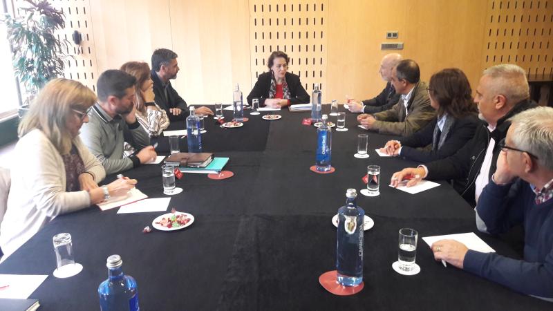 La ministra de Trabajo escucha las propuestas y demandas de los sindicatos gallegos