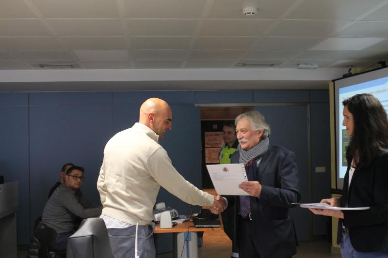 O Subdelegado do Goberno en Ourense fixo entrega dos diplomas xunto co Xefe Provincial de Tráfico en Ourense ós representantes da Policía Local na provincia