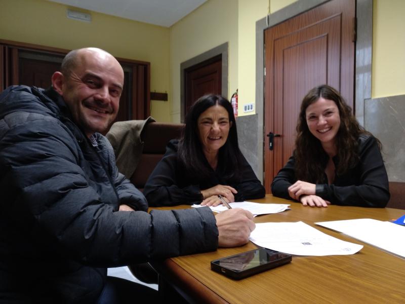 A subdelegada do Goberno en Lugo reúnese coa alcaldesa de Trabada para estudar a execución de melloras na área recreativa da Choza 