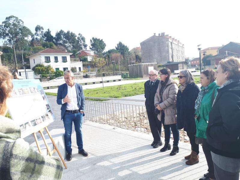 Imagen de la visita de la subdelegada del Gobierno en A Coruña a la localidad de Muros