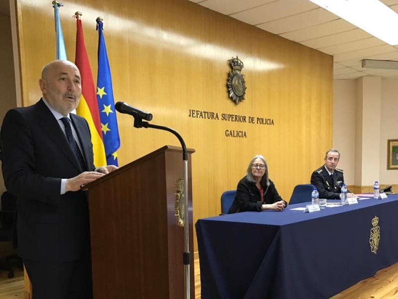 Javier Losada pone como retos de seguridad a la Policía Nacional de Galicia la protección de los colectivos vulnerables y la prevención la ciberdelincuencia