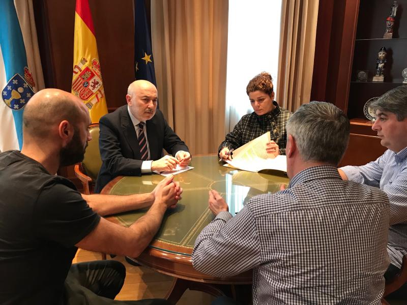 Javier Losada reitera a los trabajadores de Barreras la colaboración del Gobierno en la consolidación del proyecto que acaba de iniciar el mayor astillero privado de España
