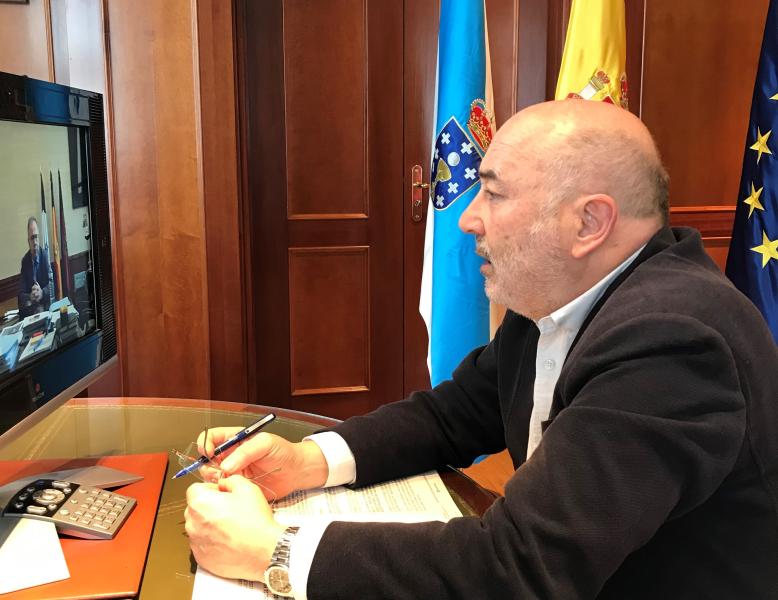 Javier Losada explica al alcalde de Santiago la ampliación de los plazos del Xacobeo 2021, que continuará en 2022