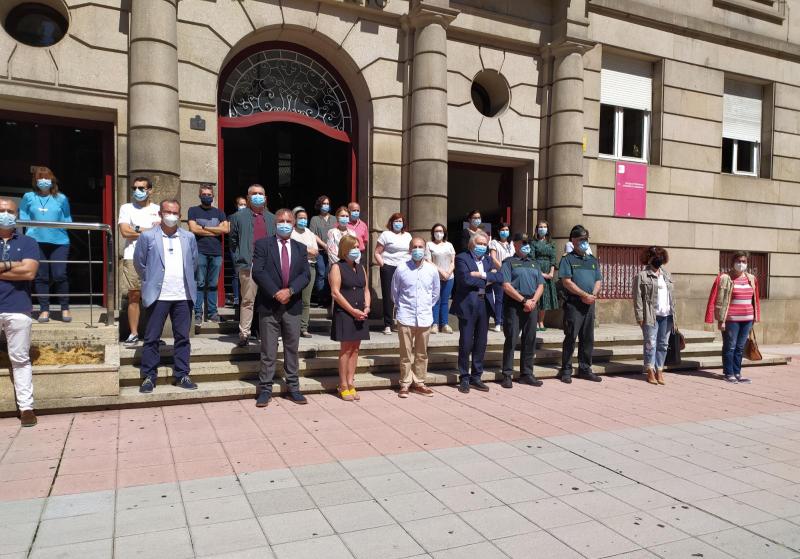 A Subdelegación do Goberno en Ourense garda un minuto de silencio con motivo da finalización, esta noite, do loito oficial