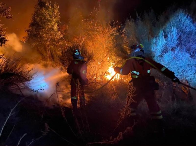 Intervención da UME nas tarefas de extinción do incendio que afecta a Cualedro e Monterrei