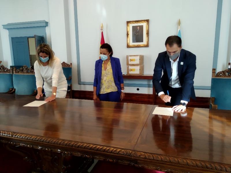 A Subdelegación do Goberno en Lugo entrega 84.000 máscaras para os servizos esenciais e educativos dos concellos da provincia