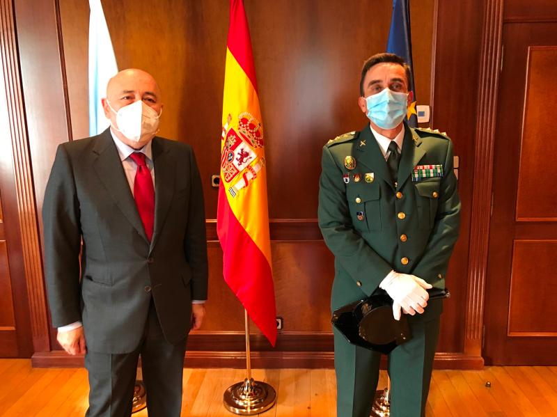 Javier Losada felicita a jefe de la Agrupación de Tráfico de la Guardia Civil por su ascenso a coronel como reconocimiento a su tarea excepcional al frente de esta unidad en Galicia