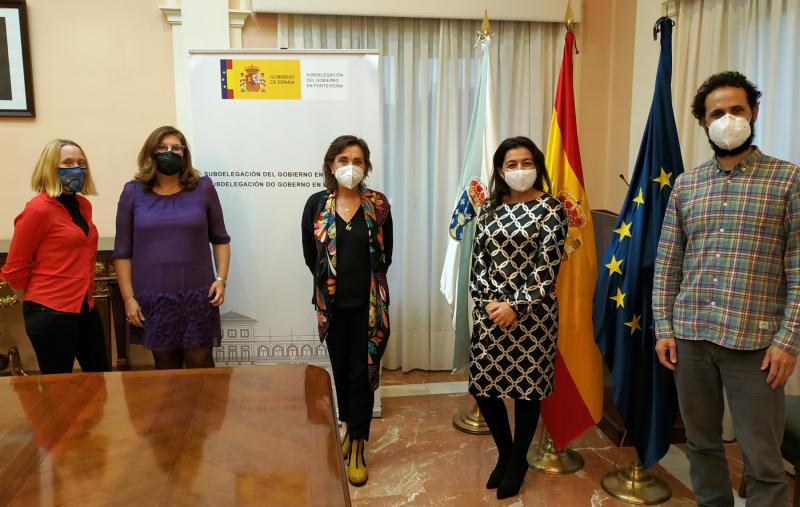 Maica Larriba felicita aos gañadores do IV Concurso Escolar contra a Violencia de Xénero organizado pola Subdelegación do Goberno en Pontevedra