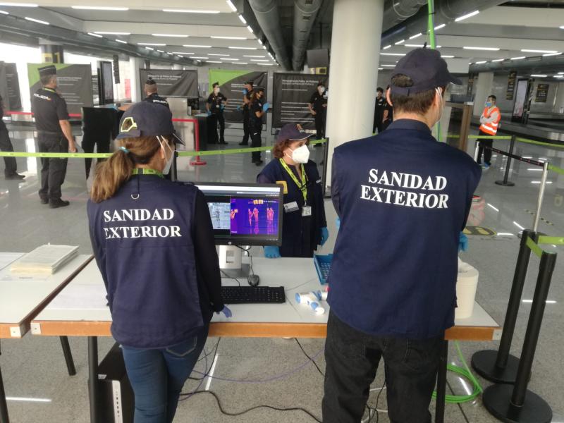 Controles de Sanidad Exterior y Policía Nacional en el aeropuerto de Palma
