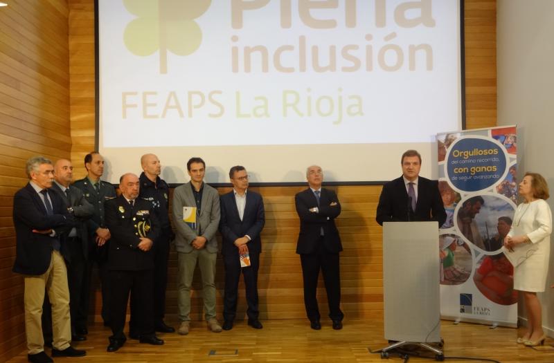 Bretón felicita al equipo de apoyo a la víctima con discapacidad intelectual durante la presentación del servicio de FEAPS