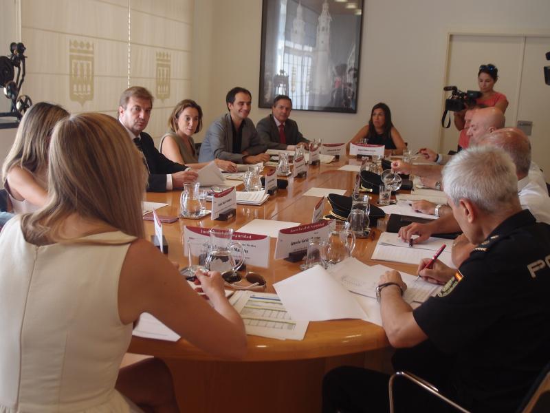 Reunión de la Junta Local de Seguridad de Logroño presidida por el delegado del Gobierno y la alcaldesa de la ciudad