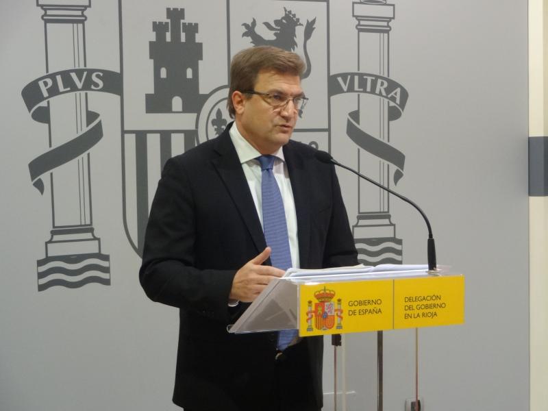 El Delegado del Gobierno en La Rioja, Alberto Bretón, durante la rueda de prensa.