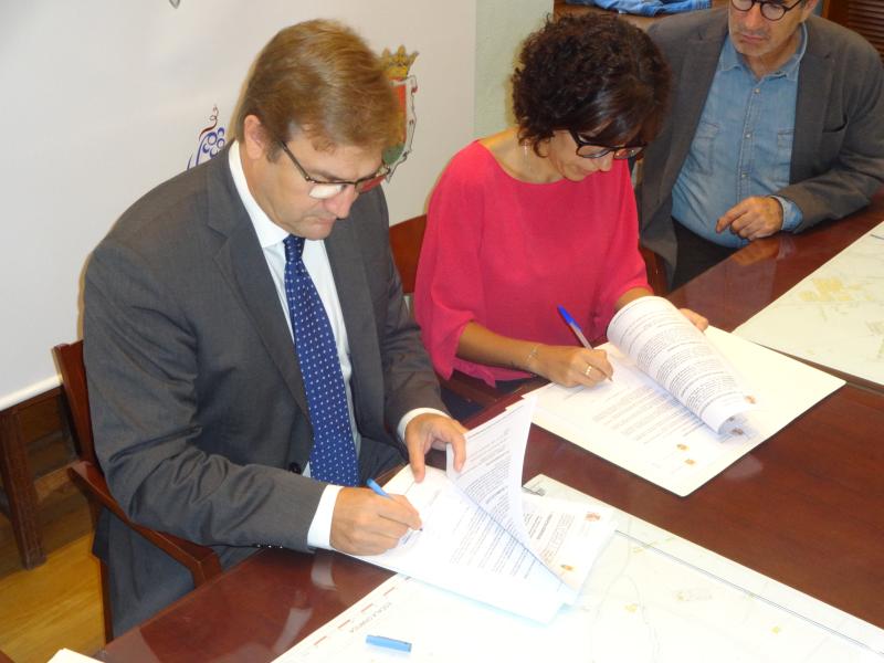 Firma del convenio entre Delegación del Gobierno y Ayuntamiento de Haro.