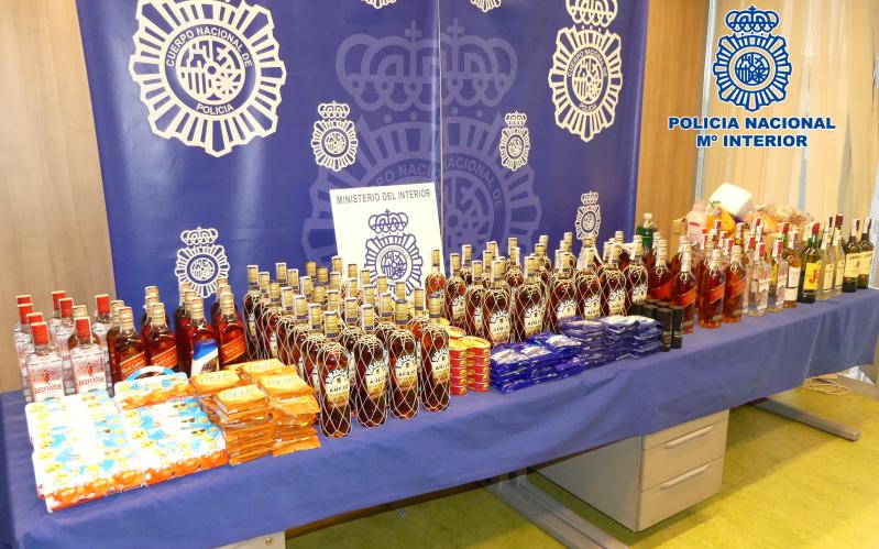 Sustrajeron bebidas alcohólicas por valor de 1.600 euros.