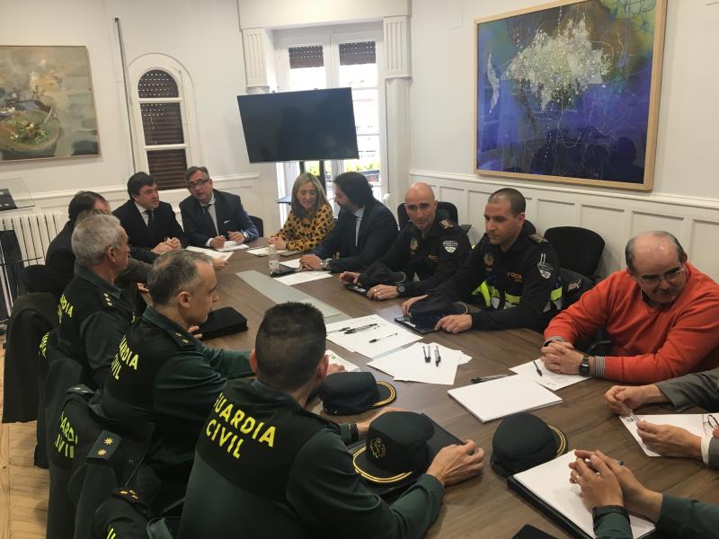 La  Junta Local de Seguridad en Calahorra aprueba el operativo especial de prevención y protección antiterrorista que se pondrá en marcha durante la celebración de la próxima Semana Santa calagurritana.