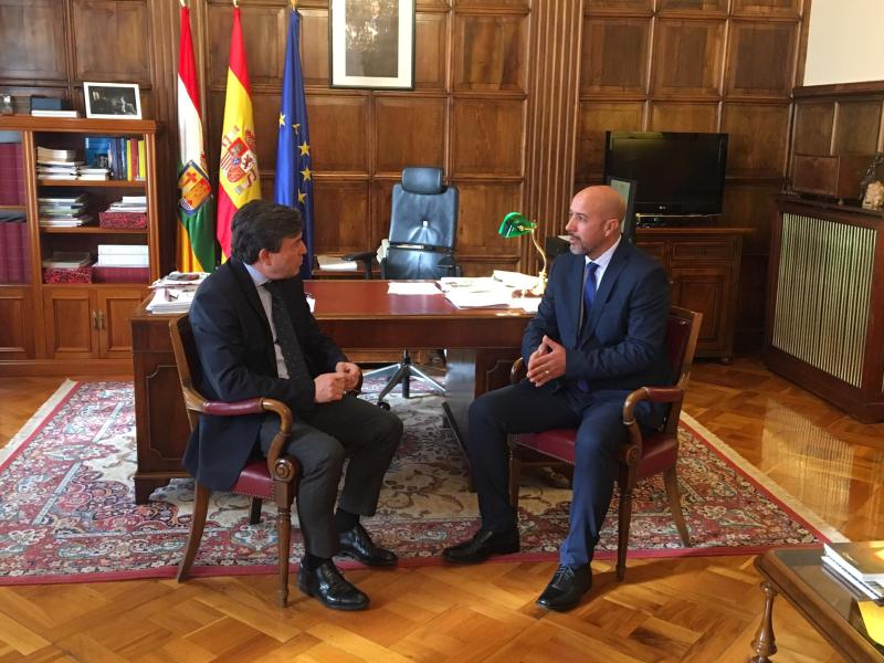 El delegado del Gobierno en La Rioja destaca la importancia de reforzar los cauces de interlocución con la Comisión Islámica de España

