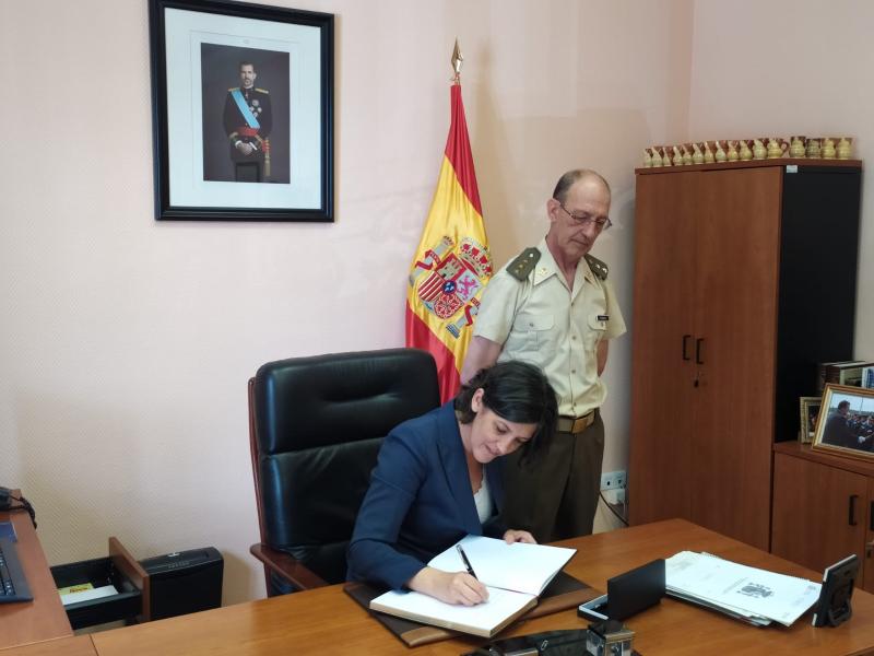 La Delegada del Gobierno de España en La Rioja, María Marrodán Funes, ha visitado la Delegación de Defensa