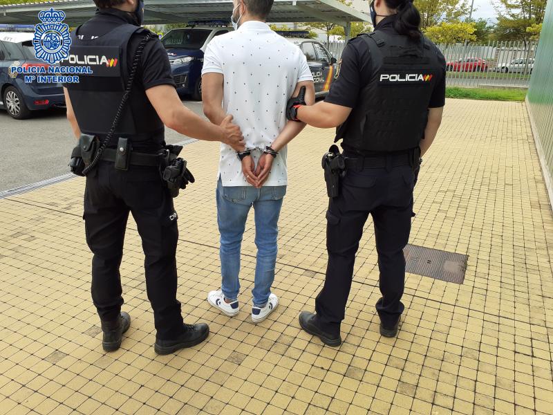 La Policía Nacional ha detenido al autor de una estafa por valor de 23.700 euros a una empresa de Logroño