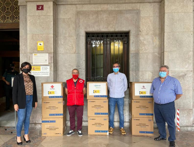 La Delegación del Gobierno en La Rioja entrega 18.000 mascarillas a Cruz Roja, Caritas y CERMI 
