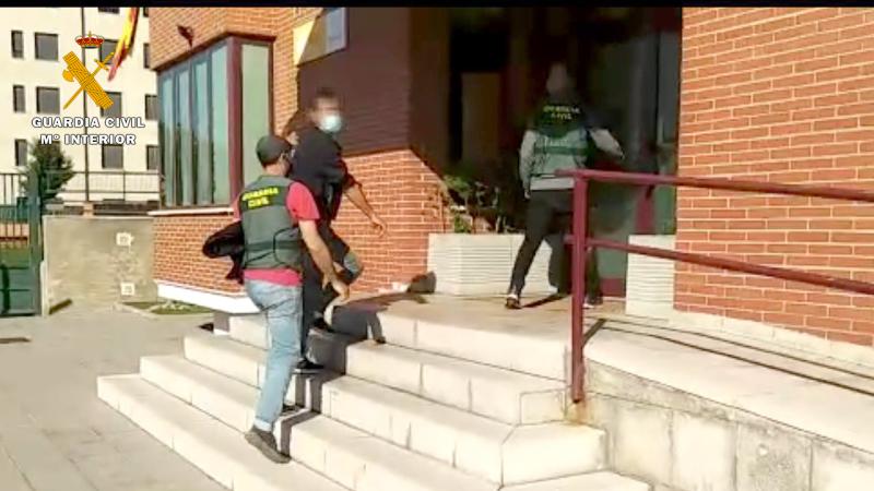 La Guardia Civil detiene al autor de siete robos con fuerza y tres tentativas en viviendas de Anguciana y Cihuri