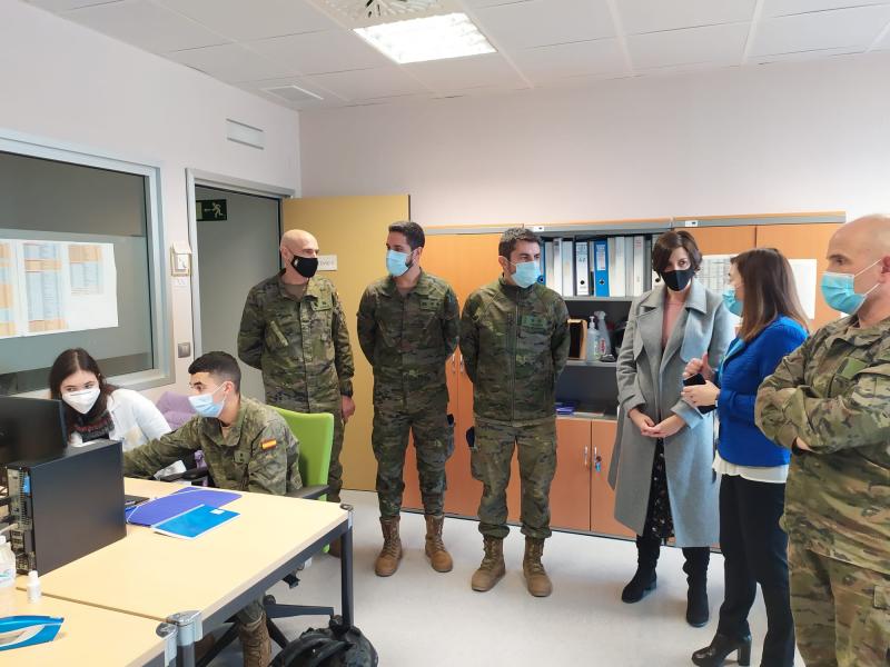 Marrodán y Alba visitan al nuevo equipo de rastreadores militares que refuerzan la Unidad Covid en La Rioja