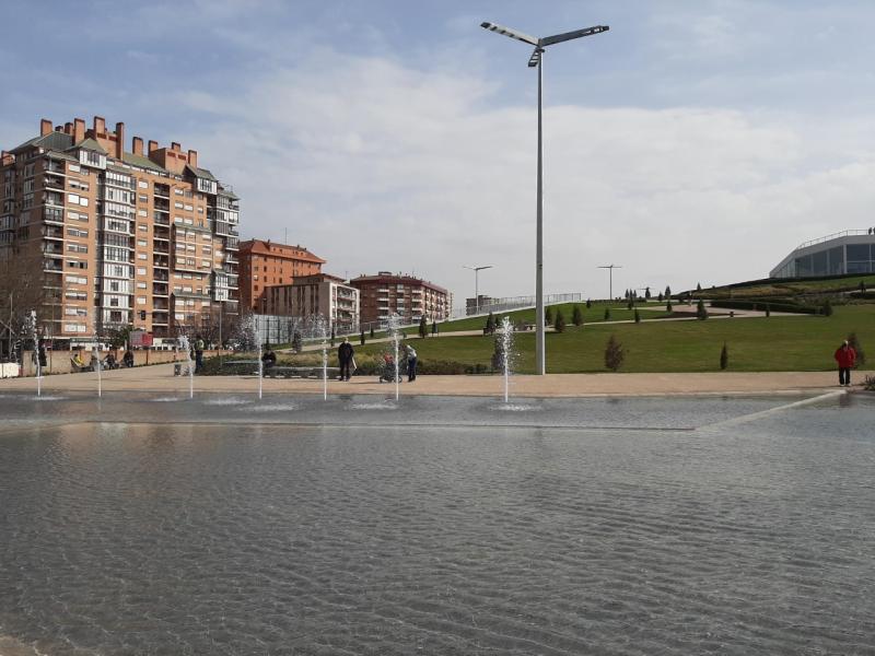 Abierto el Parque Felipe VI, una nueva zona verde al sur de Logroño situada sobre la cúpula de la estación de autobuses hasta la prolongación de la calle Belchite 