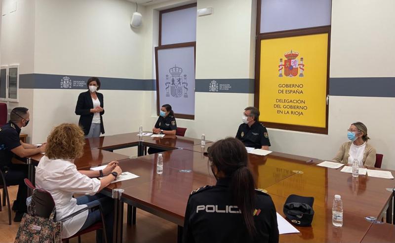Marrodán asiste a la reunión de coordinación de Policía Nacional y Local de Logroño para abordar la situación de las víctimas de género en el municipio 