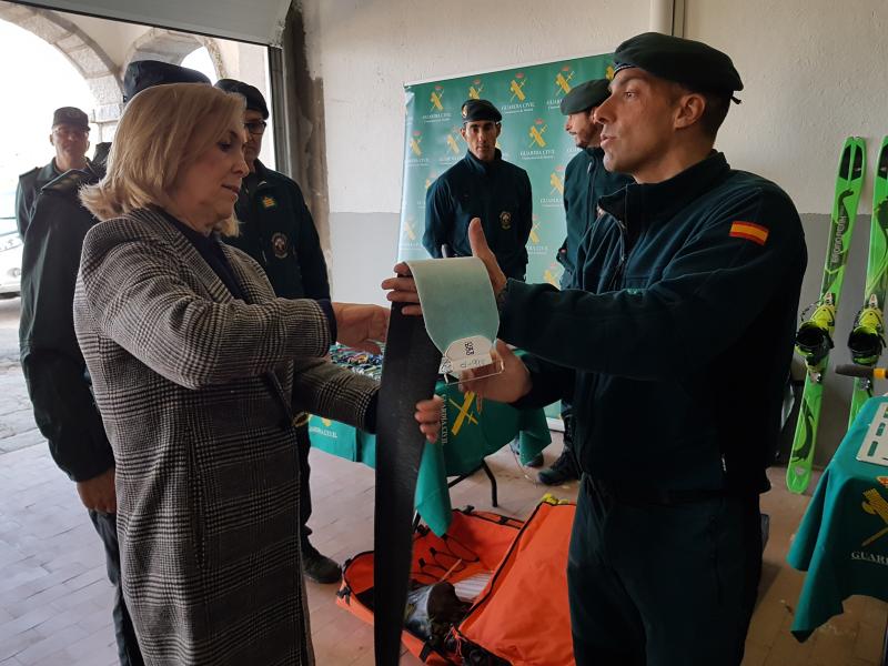 El Servicio de Rescate e Intervención de Montaña (SEREIM) del instituto armado, que consta de 13 efectivos, tiene como misión el rescate de personas, la investigación de accidentes y la conservación del entorno natural de la sierra madrileña. 