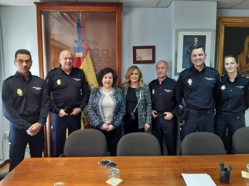 La delegada del Gobierno en Madrid, María Paz García-Vera felicita la Navidad a los agentes de la Policial Nacional