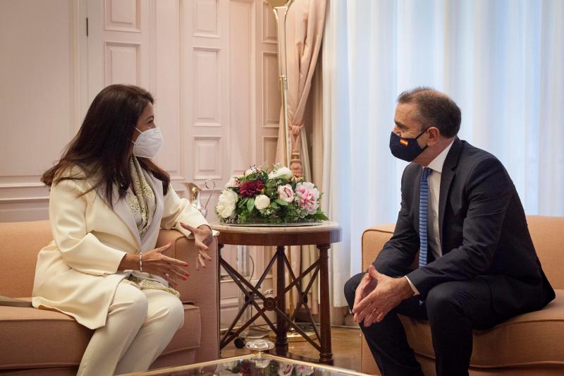 Momento de la reunión entre José Manuel Franco y Karima Benyaich