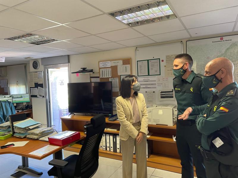 La delegada del Gobierno en Madrid,Mercedes González Fernández,   reunida con la Guardia Civil en el centro de operaciones 