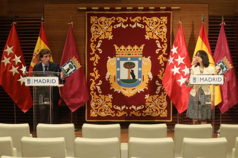La delegada del Gobierno en Madrid, Mercedes Gonzáles, junto al alcalde de Madrid, José Luis Martínez-Almeida