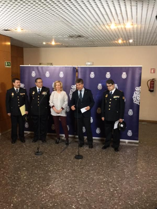La delegada del Gobierno en Madrid felicita a la Policía por las ultimas detenciones  