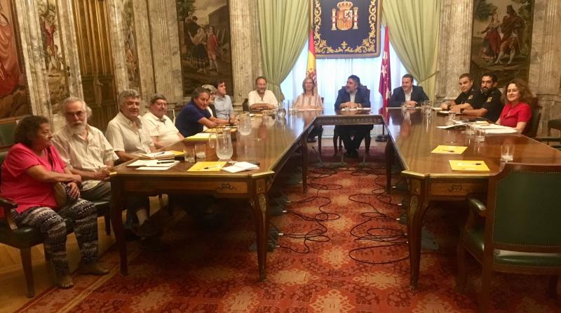 El delegado del Gobierno en Madrid se reúne 
con las Asociaciones de Vecinos del Distrito de Vallecas
